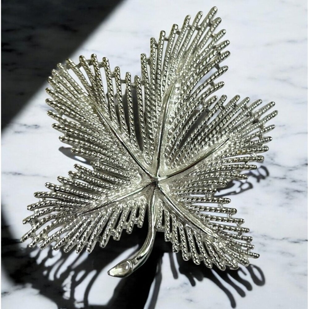 Vintage Sarah Coventry Silver Tone Maple Leaf Brooch Pin Filagree Design